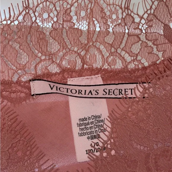 Victoria Secret - Picture 3 of 3